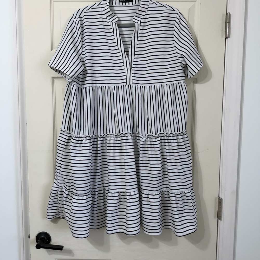 Striped Tiered Short Sleeve Kids Dress - White & Black